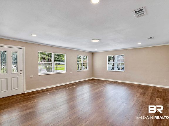 3rd image of 112 Neighbors Ln