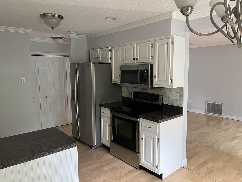 First Floor: Kitchen