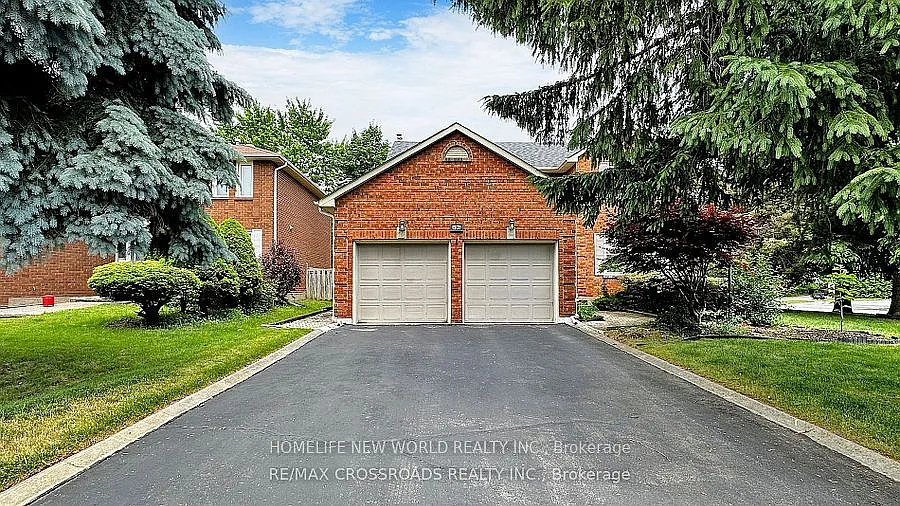 Photo 1 of 26 - 52 Fairholme Dr - Markham, ON Primary Photo - 52 Fairholme Dr