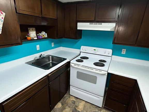 3rd image of 3398 Columbia Trce