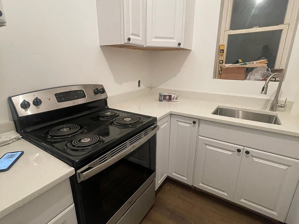 1st image of 262 Revere Ave Floor 1