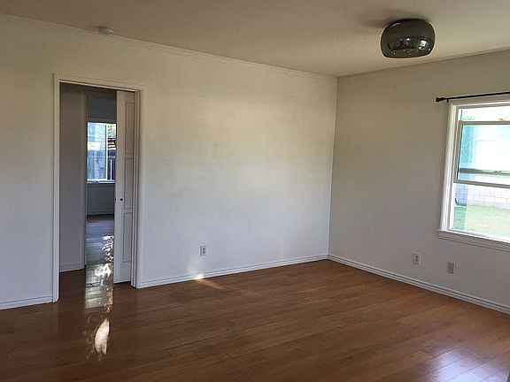 3rd image of 4839 Fiesta Ave #1