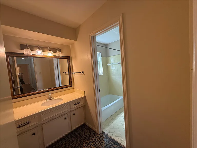 7718 Lacy Hill Dr — Photo 21