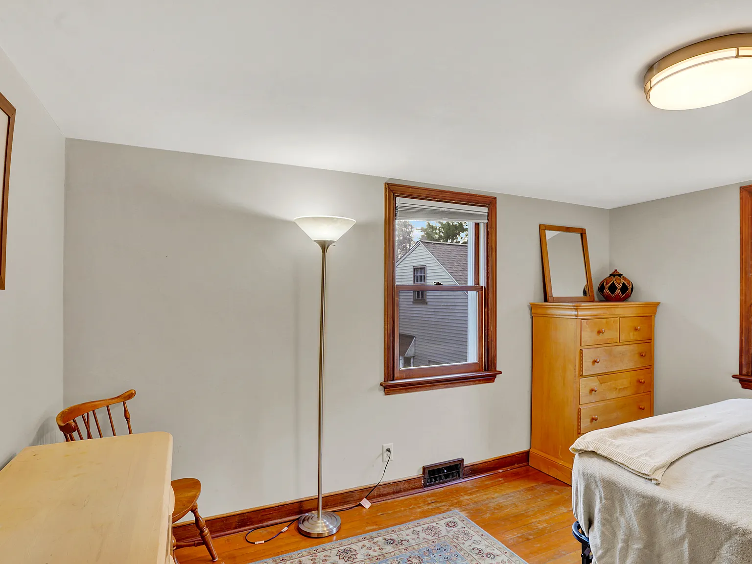 5 bed, 2418 sqft, $3,200 — Photo 3