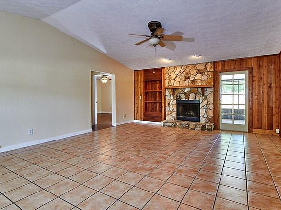 5th image of 18308 Swan Lake Dr