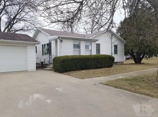 415 E Walnut St, Sigourney, IA 52591