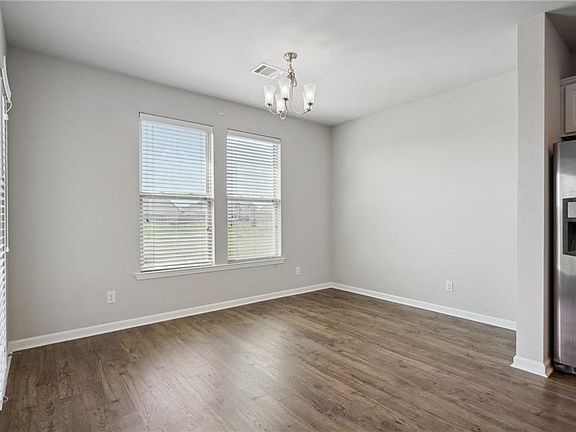 5th image of 324 Lakeshore Vlg E