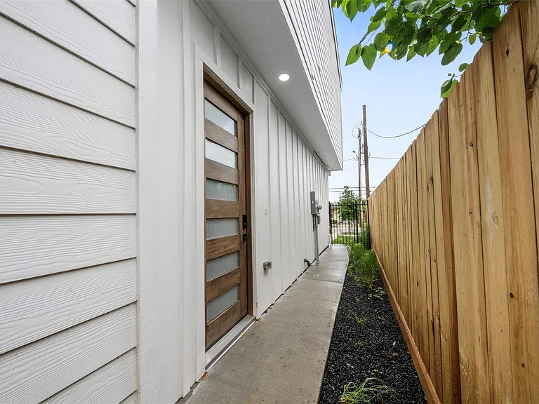 6815 Paris St — Photo 9
