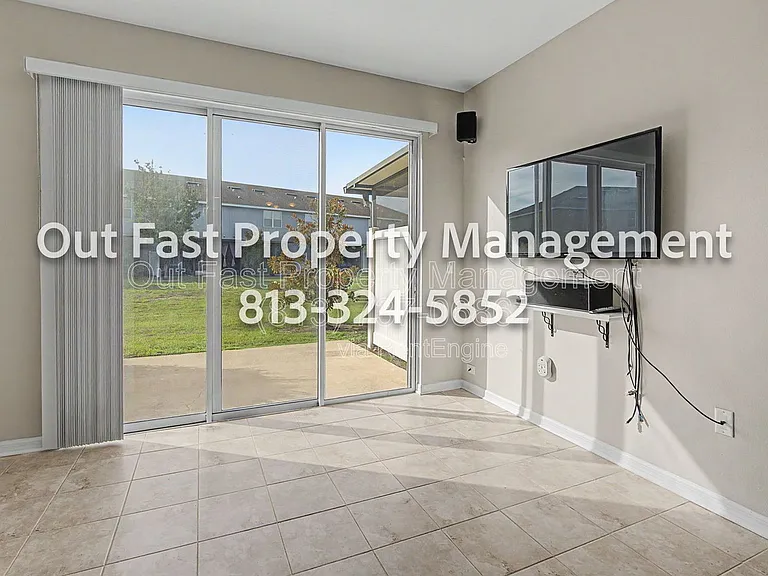 6919 Holly Heath Dr — Photo 28