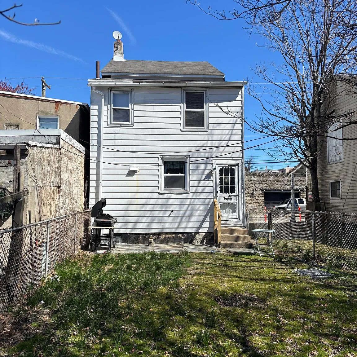 5 bed, 1.5 bath, 1870 sqft, $2,700 — Photo 3