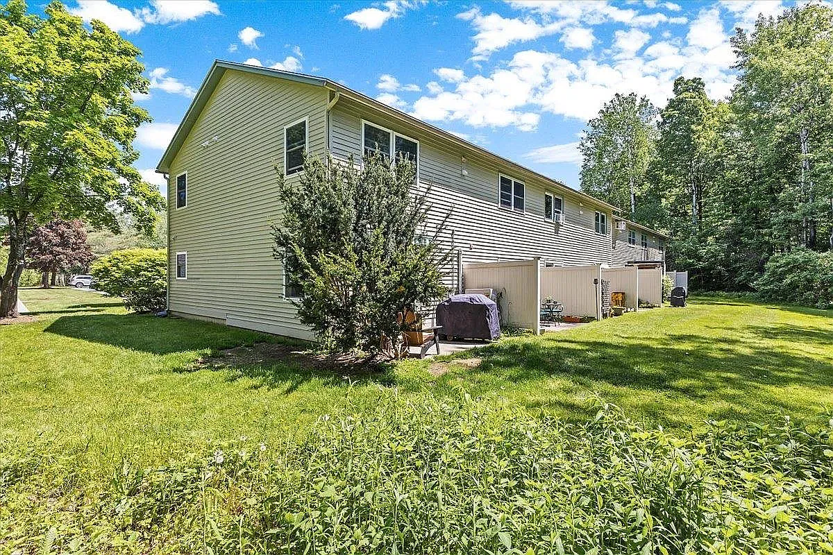 2 bed, 1024 sqft, $2,450 — Photo 3