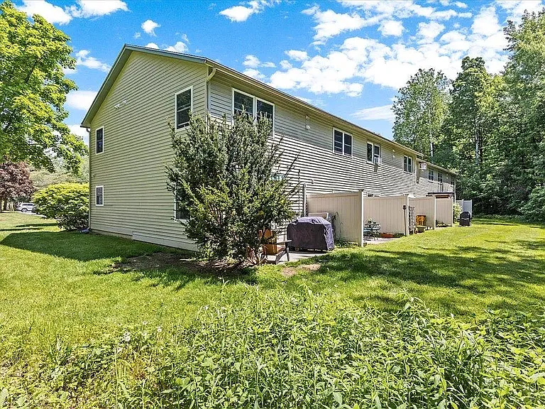 37 Densmore Dr — Photo 3