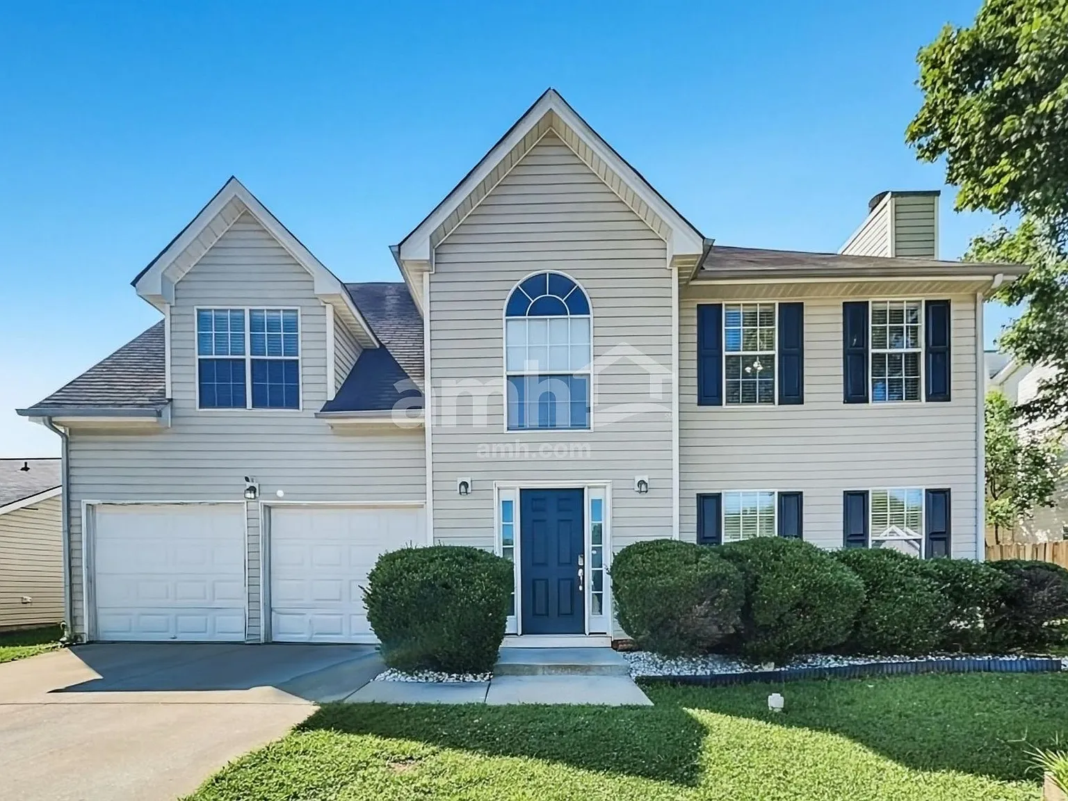 3 bed, 2.5 bath, 1975 sqft, $2,035 — Photo 1
