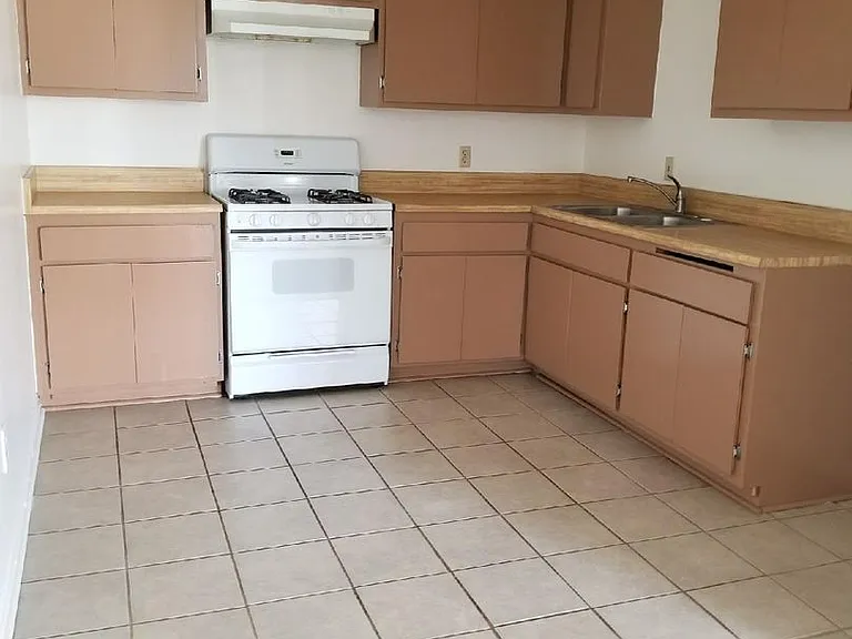 25380 Park Ave — Photo 9