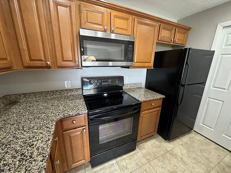 390 Lake Placid Ct #303 — Photo 20