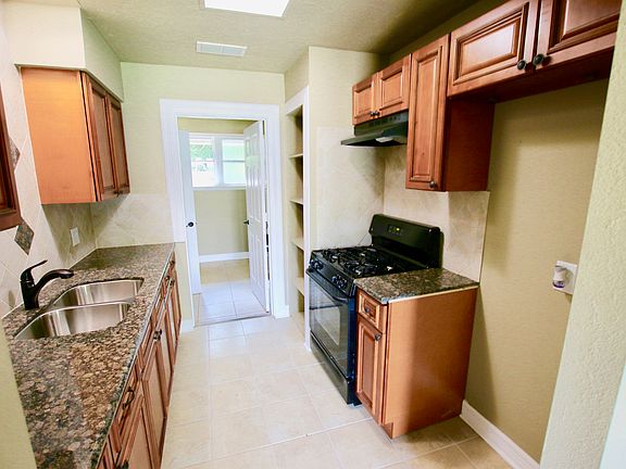 5th image of 1114 Kildare Dr