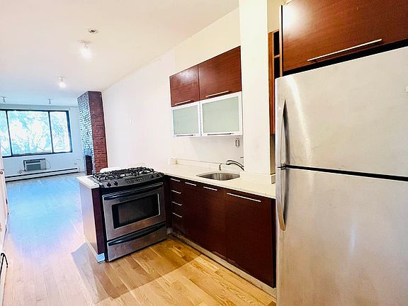 3rd image of 375 Menahan St #2F
