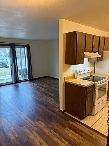 Immaculate Updated 1 Bedroom with 1 Bath Photo 1