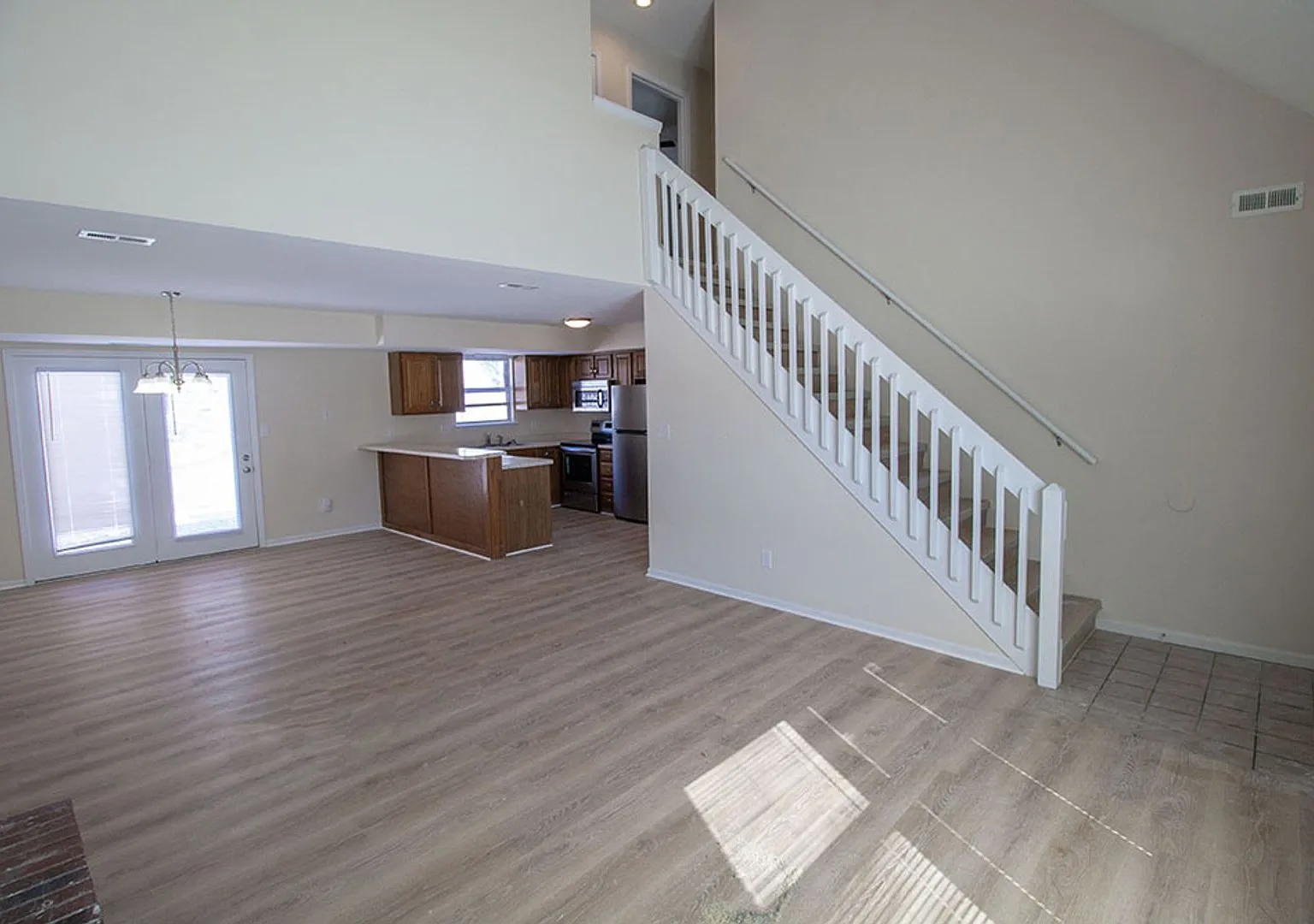 Spacious 3 bedroom duplex with 2.5 baths. — Photo 4