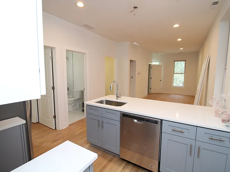1544 N Bosworth Ave #2F — Photo 11