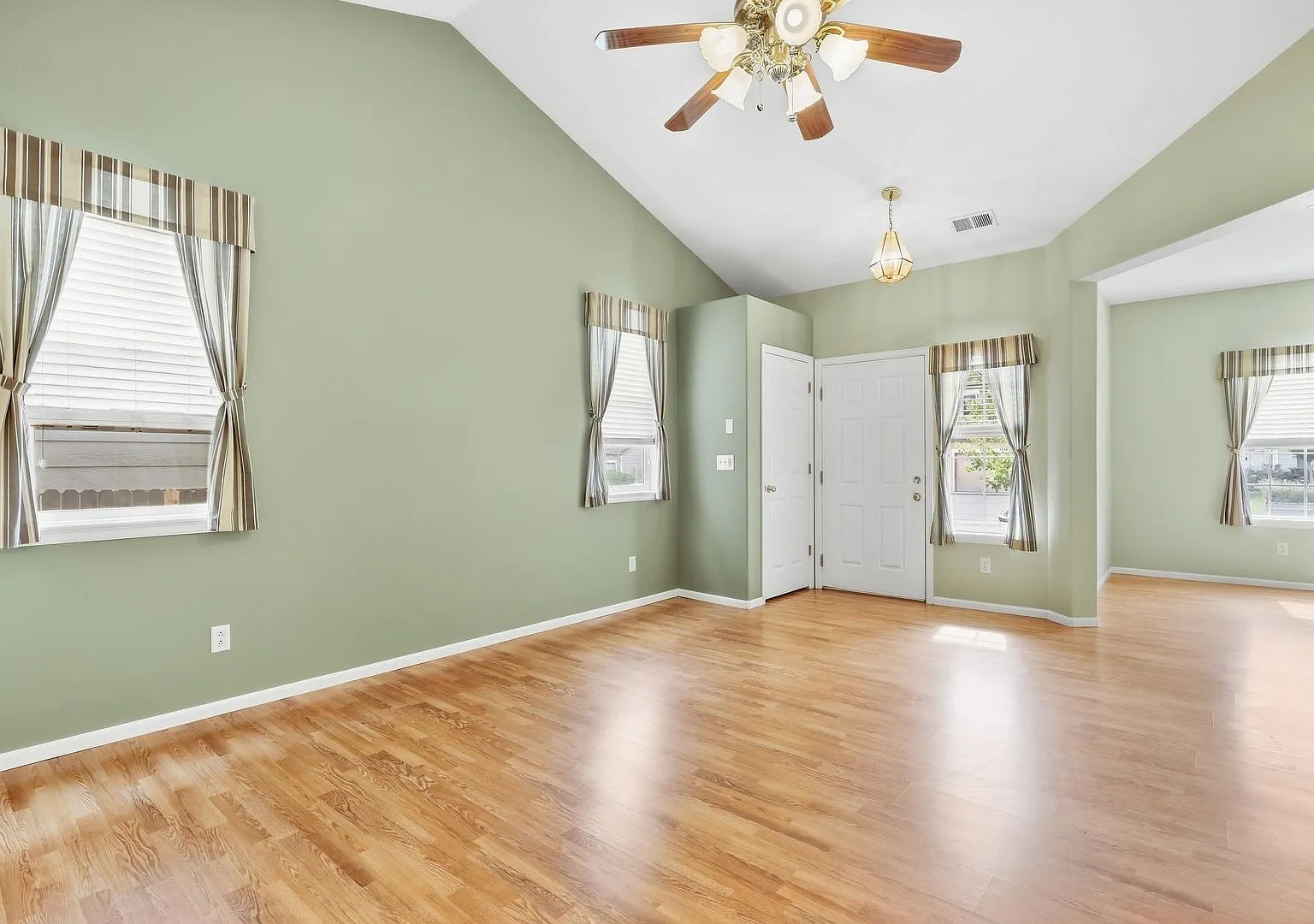 2 bed 2 bath Rancher in Founders Village Castle Rock! — Photo 4
