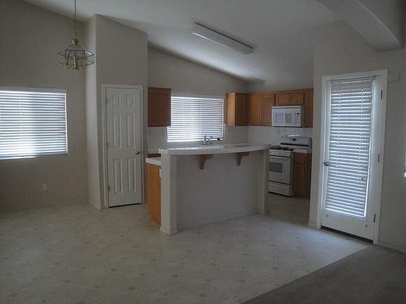 5th image of 2451 Bicknell Ave