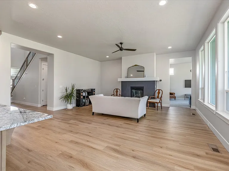 5562 S Zaivcla Ave — Photo 7