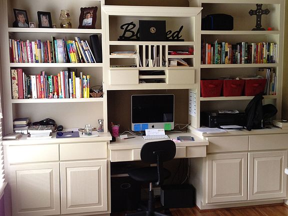Private Study w/ Built In Bookcase
