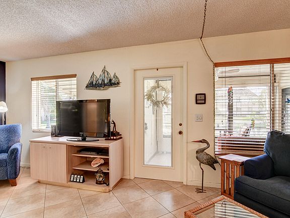 5th image of 334 Pine Ridge Circle #B-1