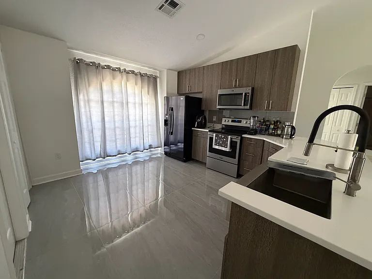 718 Reflections Dr — Photo 2
