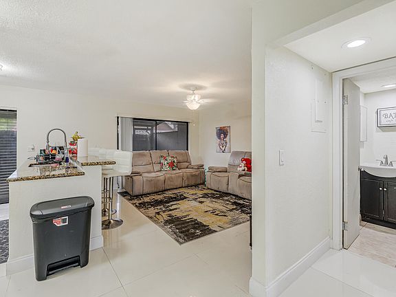 5th image of 4003 W Woodscape Drive #2-k