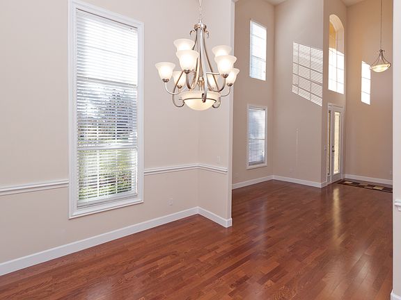 3rd image of 2132 Northumbria Dr