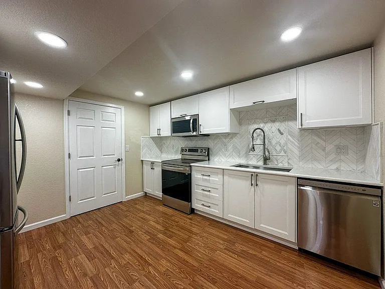 7856 Stonedale Dr — Photo 56