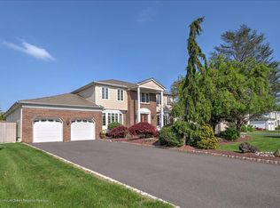 39 S Foxcroft Dr, Marlboro, NJ 07746