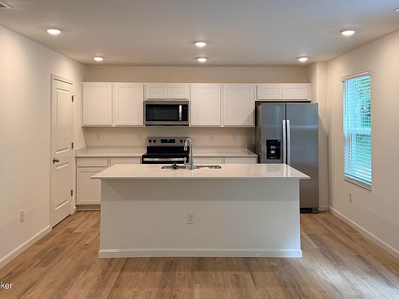 3rd image of 709 Tristan Ln