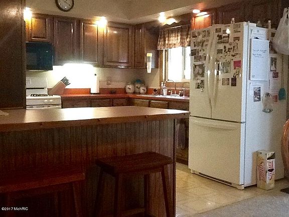 4th image of 13731 Sixteen Mile Rd NE