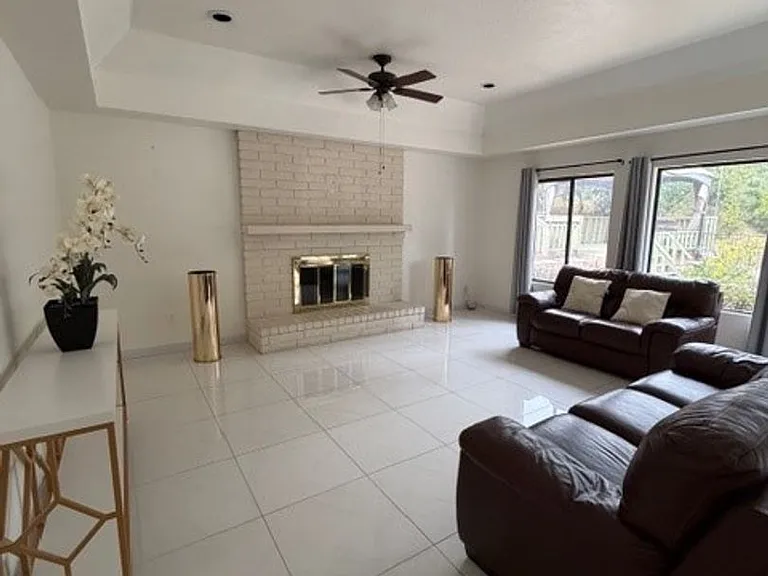 3428 Eastview Ct — Photo 4