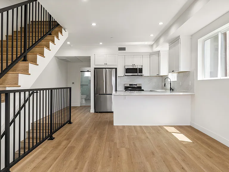 5351 Virginia Ave — Photo 2