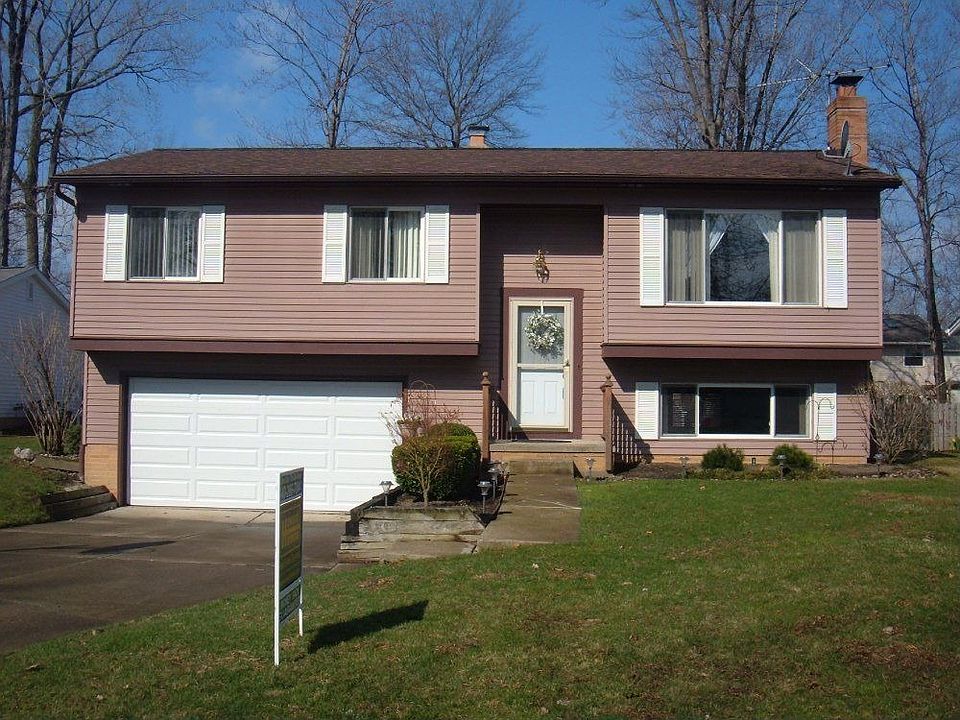 Pending: 468 E. Overlook Dr., Eastlake, OH 44095
