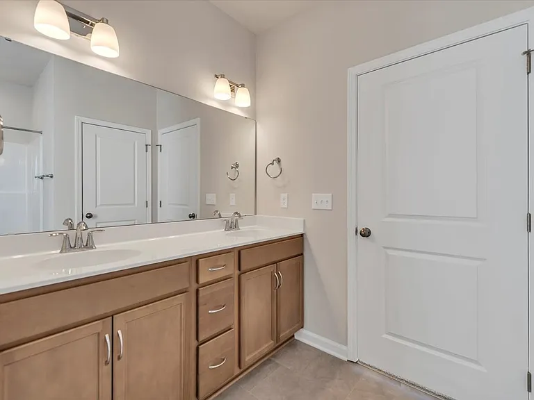 7401 Kings Pointe Dr — Photo 10