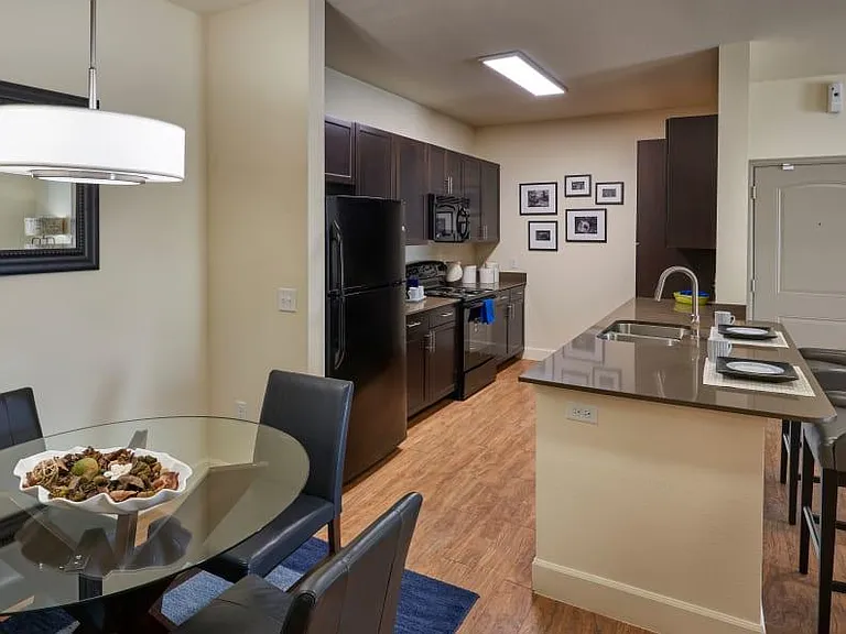 M2 Apartments — Photo 5