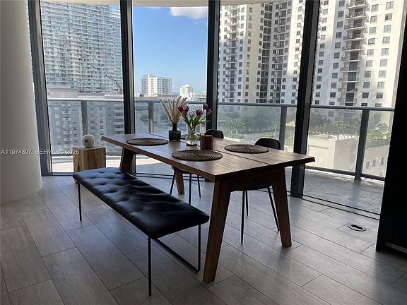 4th image of 45 SW 9th St APT 1206