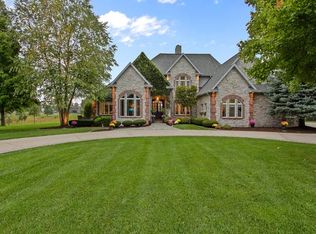 12 Stonebrook Ct, Bloomington, IL