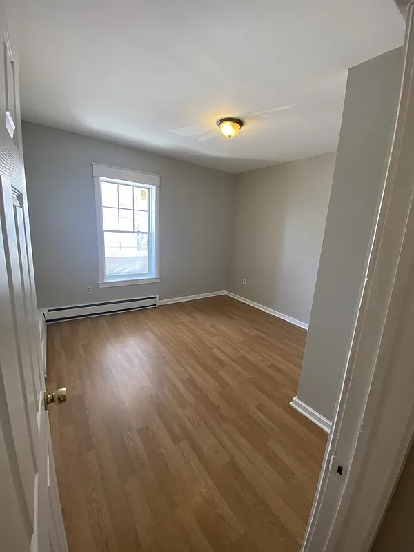 2 bed, 1.0 bath, 800 sqft, $1,215 — Photo 1