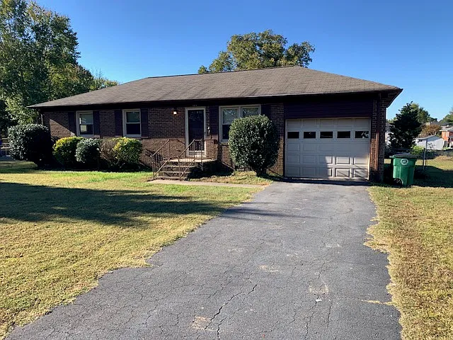 3 bed, 1000 sqft, $1,895 — Photo 1