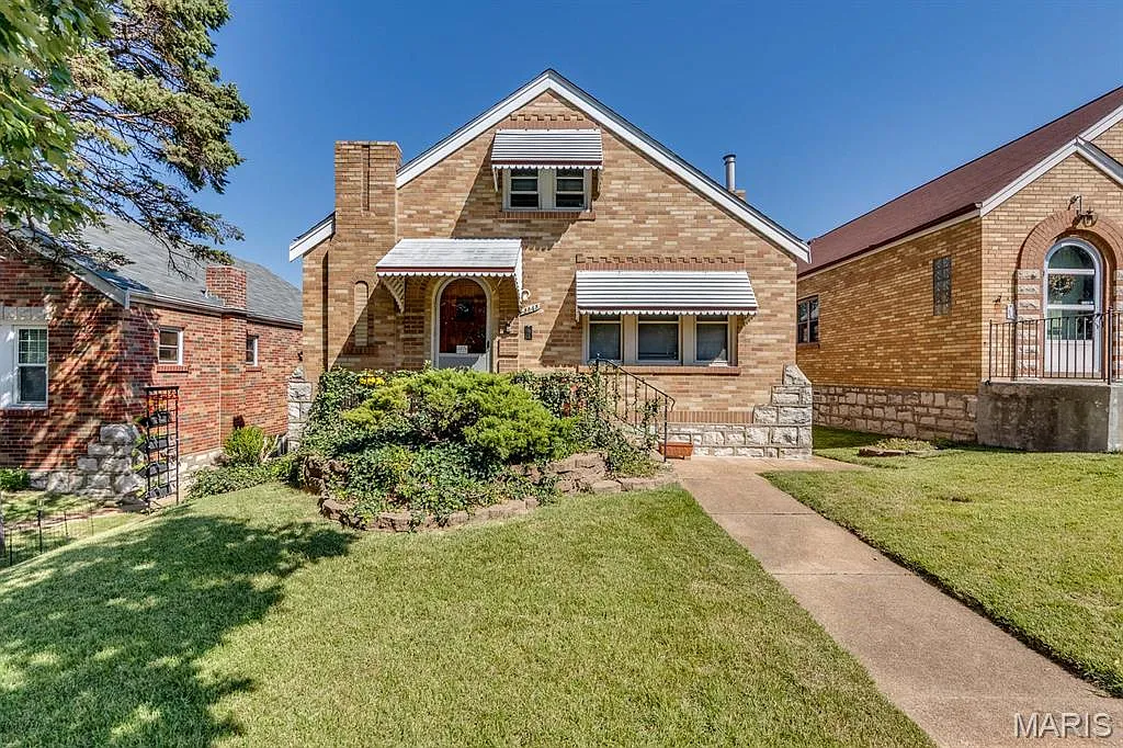 3845 Blow St photo 1