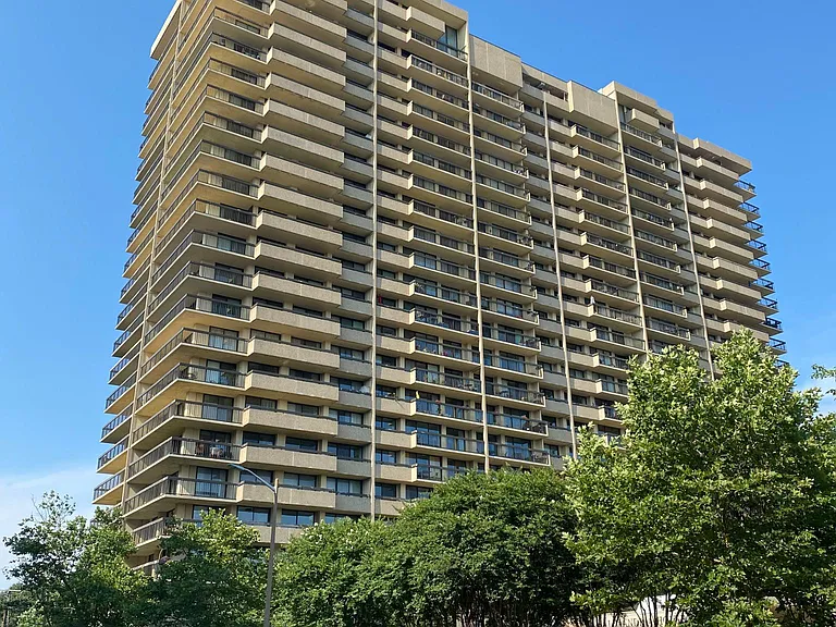 400 Madison St #403 — Photo 26
