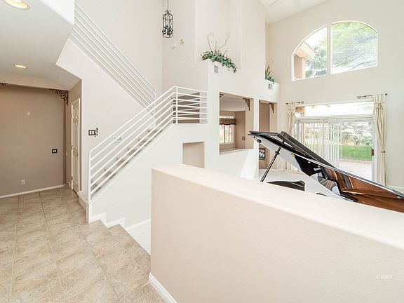 2nd image of 720 Ventana Cir