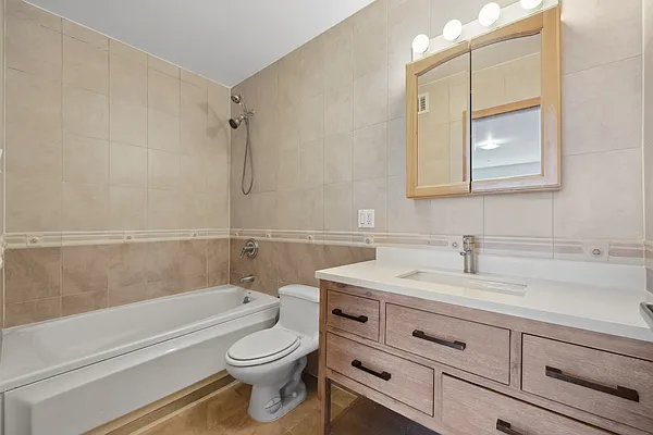 Sold by Ilite Realty Inc | media 44