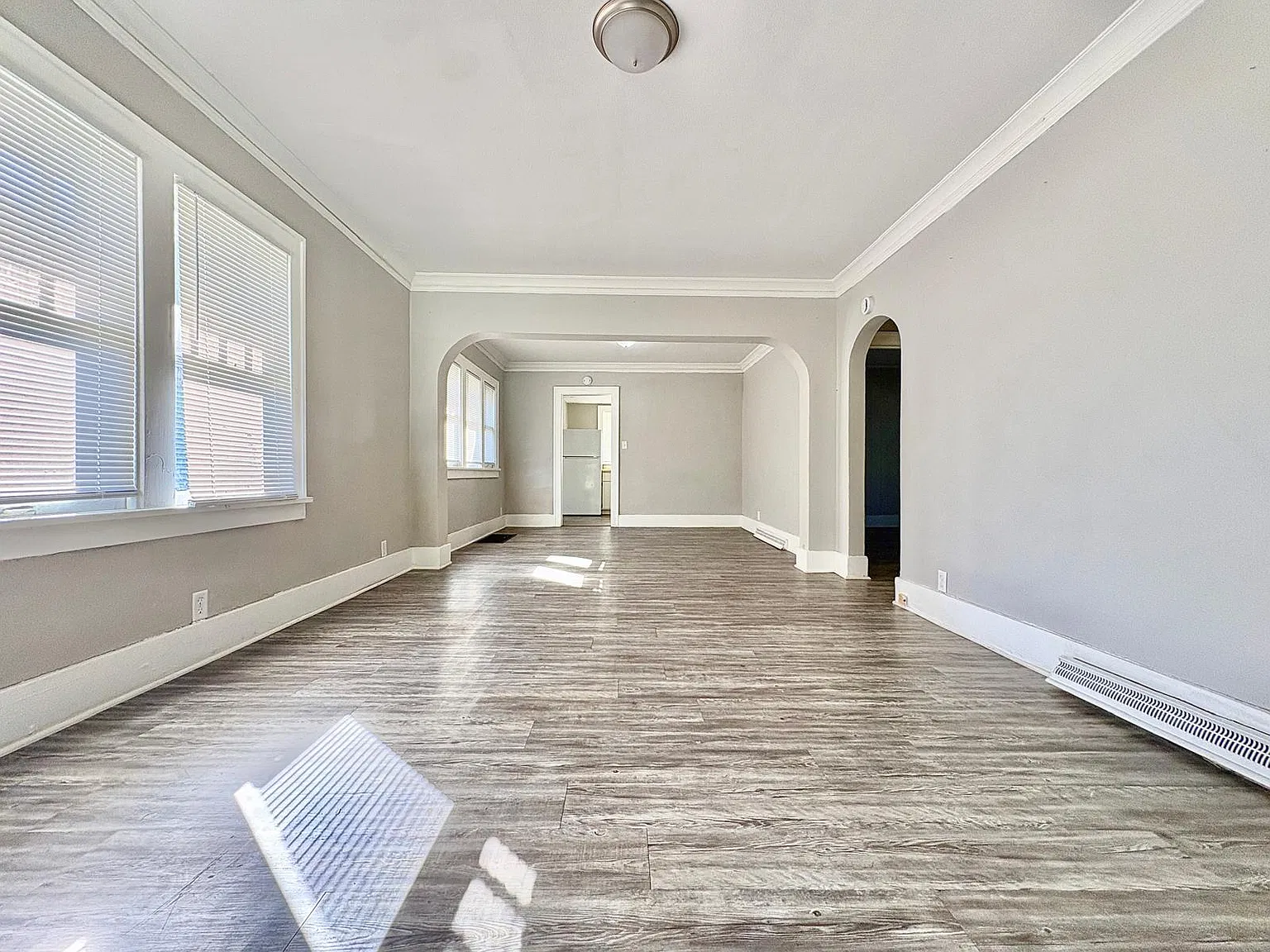 3 bed, 1000 sqft, $1,380 — Photo 2